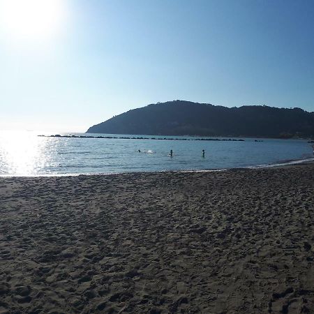 Le Camere Di Sabrina Con Bagno In Camera Sarzana Exteriör bild